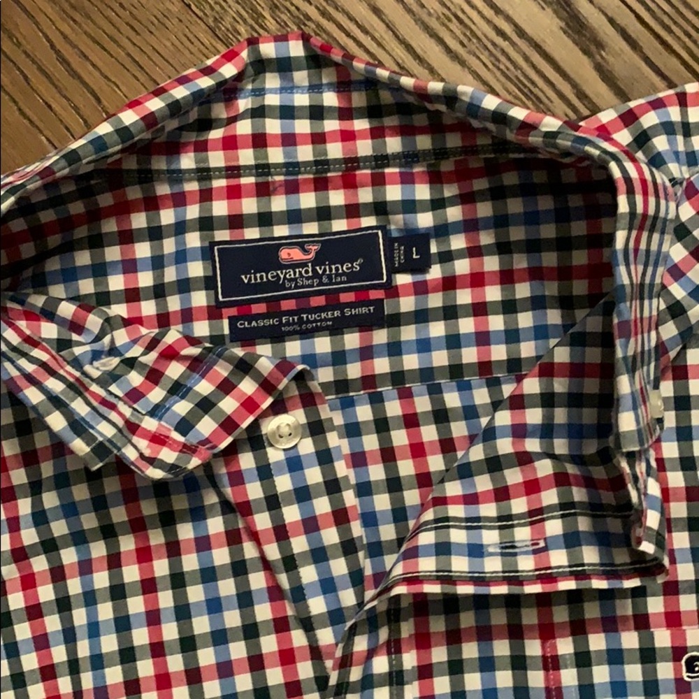 Vineyard Vines Button Down - image 3